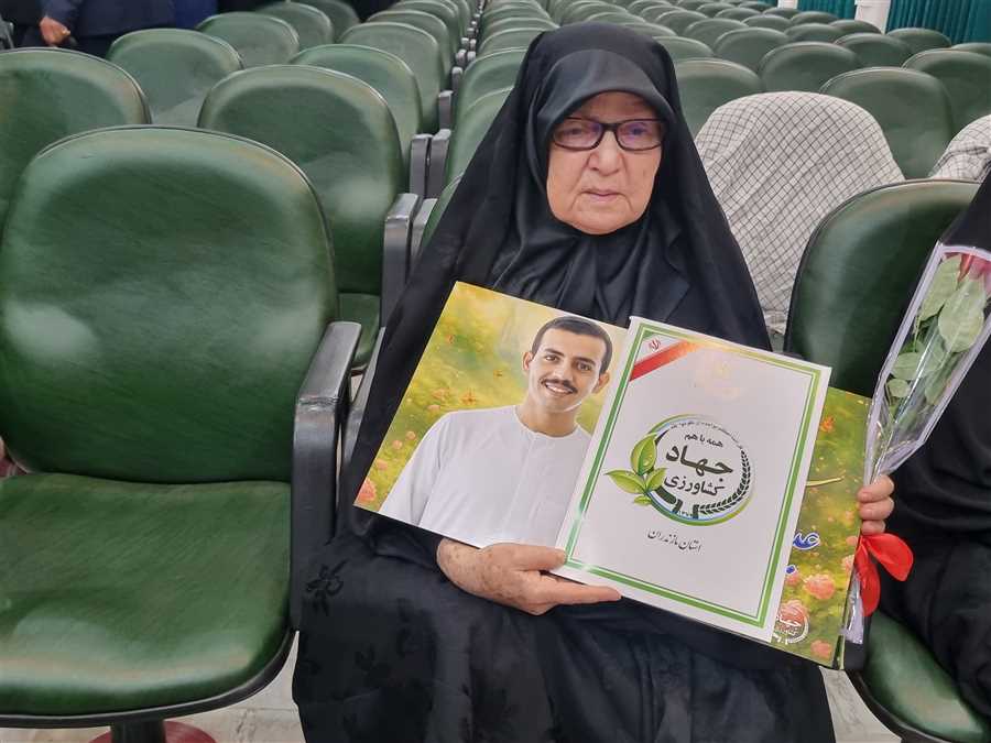 آنقدر عاشقانه که باران ببارد